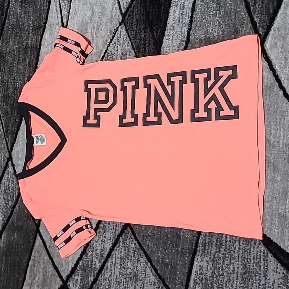 VS PINK 2017 V-Neck Logo Tee-Shirt Price Firm
